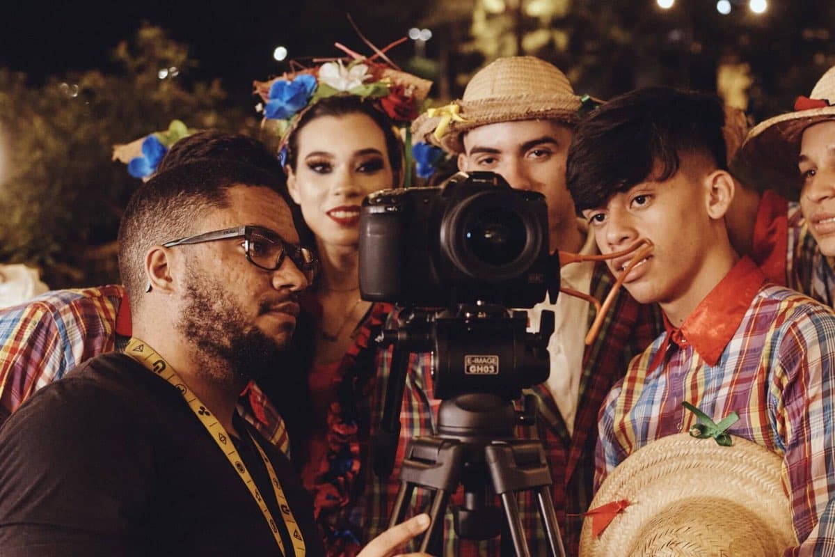 Equipe em filmagem
